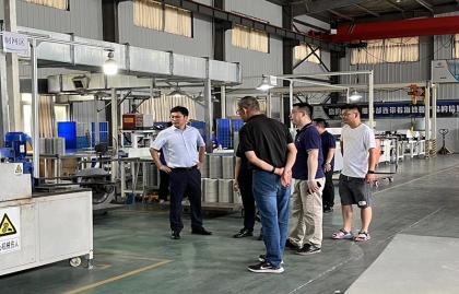 Các lãnh đạo của XCMG, Zoomlion và Liugong đã đến thăm hội thảo HEADMAN